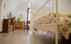 La Piazzetta - home hospitality